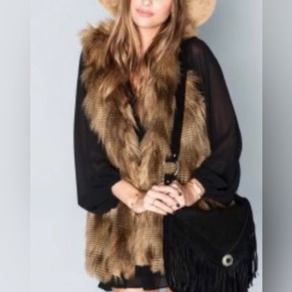 Show Me Your MuMu Luis Faux Chillah Feather Vest, Medium, Festival Boho Western - Picture 2 of 15